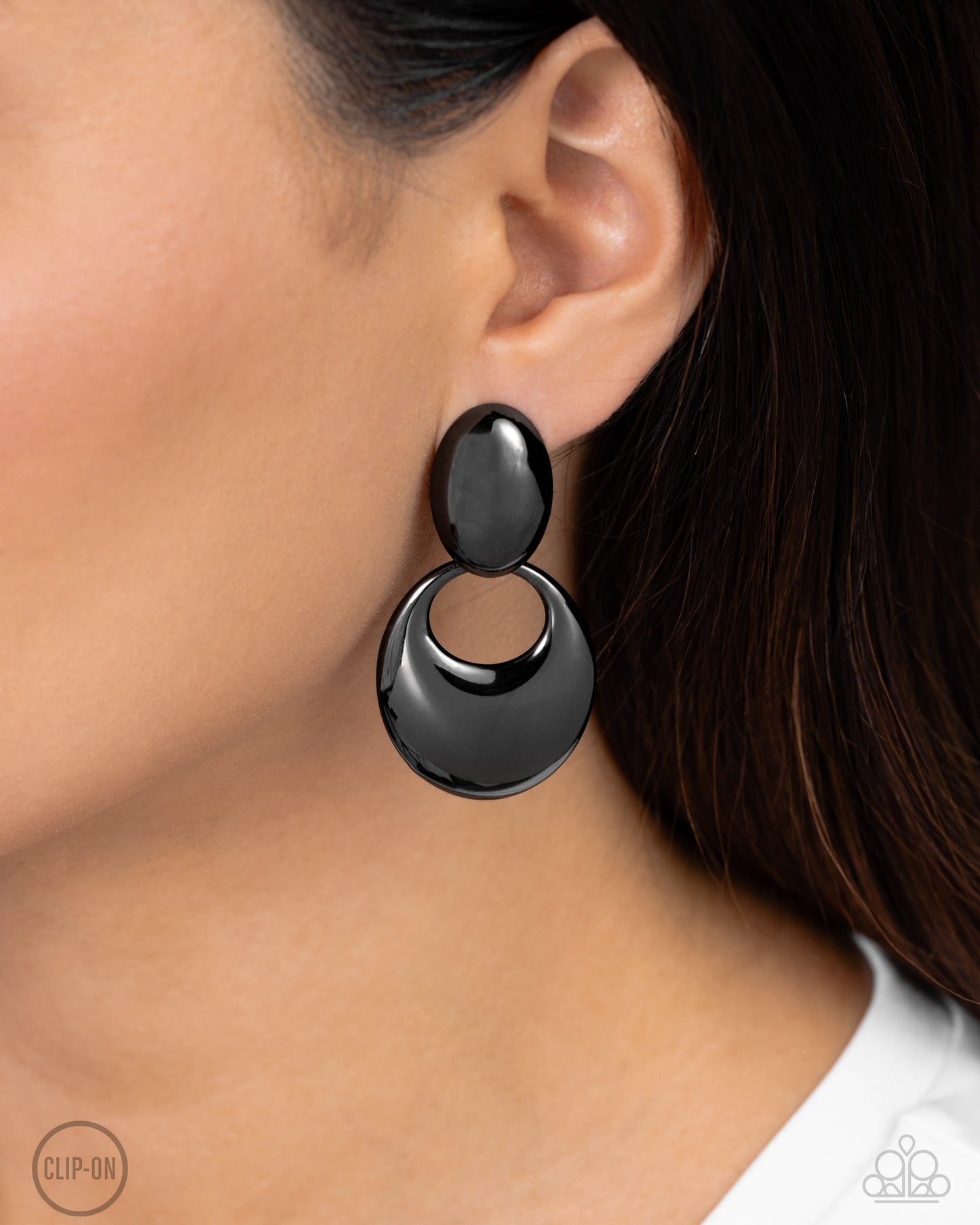 Urban Artistry - Black - Paparazzi Clip On Earrings