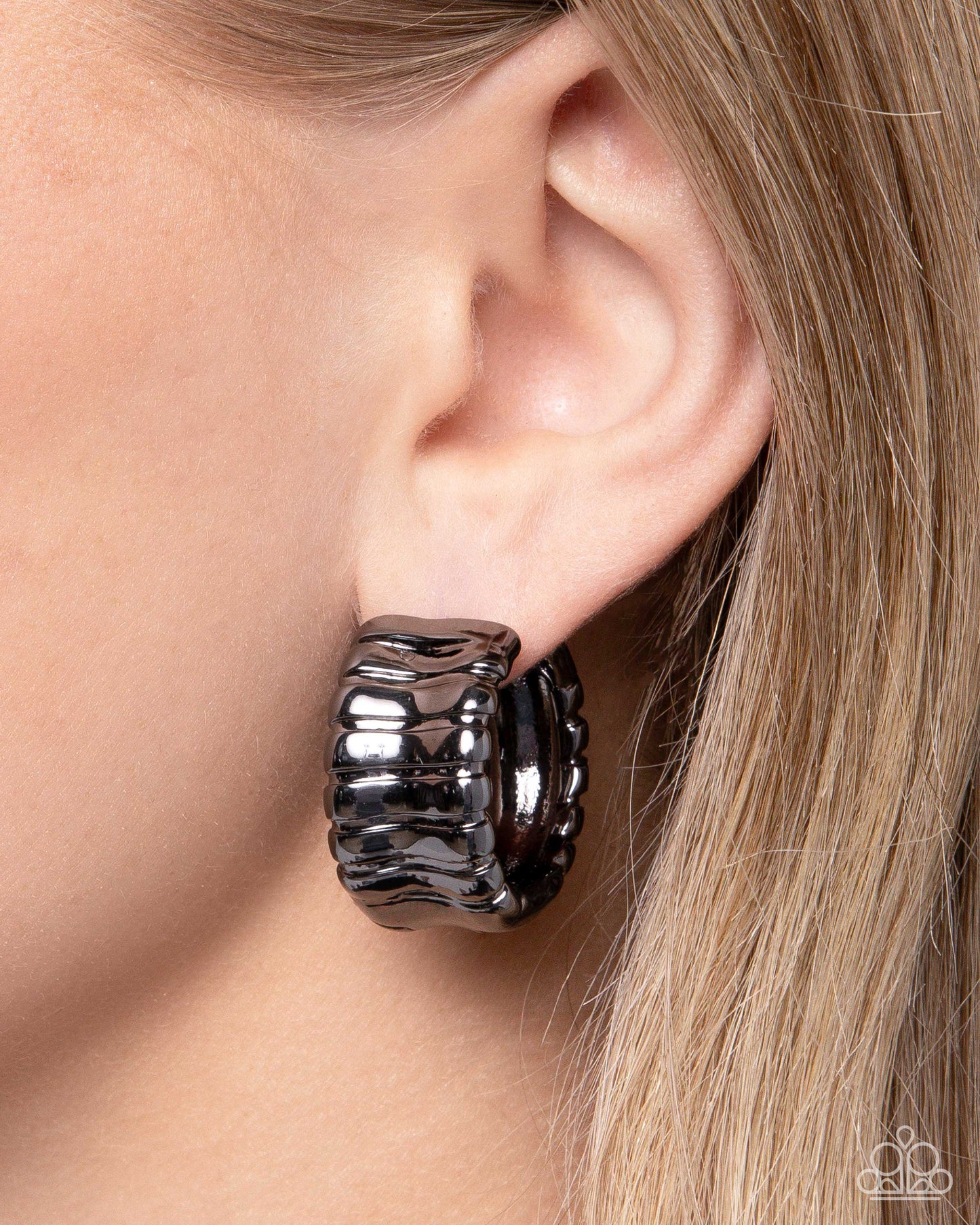 Seamless Sass - Black - Paparazzi Earrings