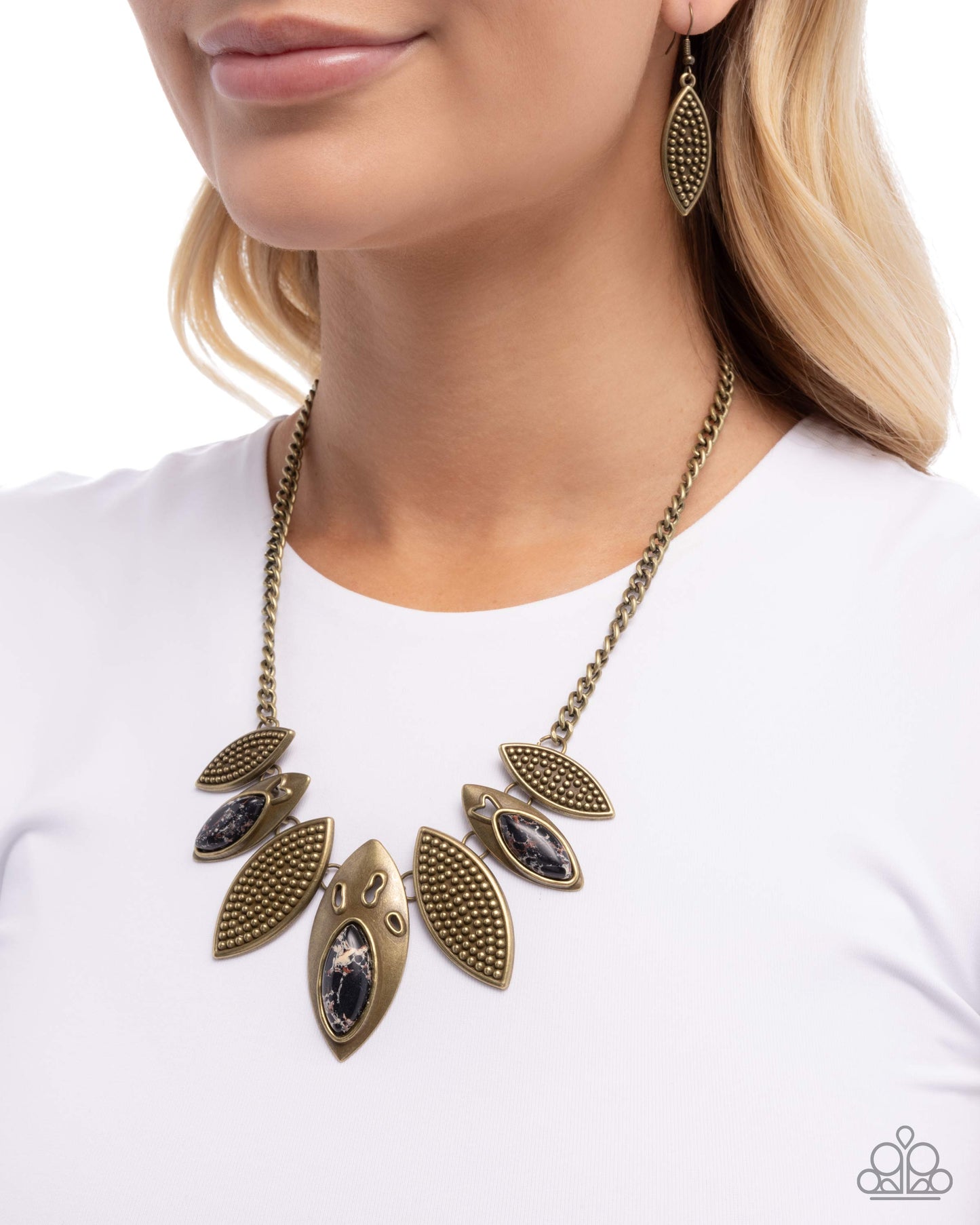 Textured Tutelage - Brass - Paparazzi Necklace