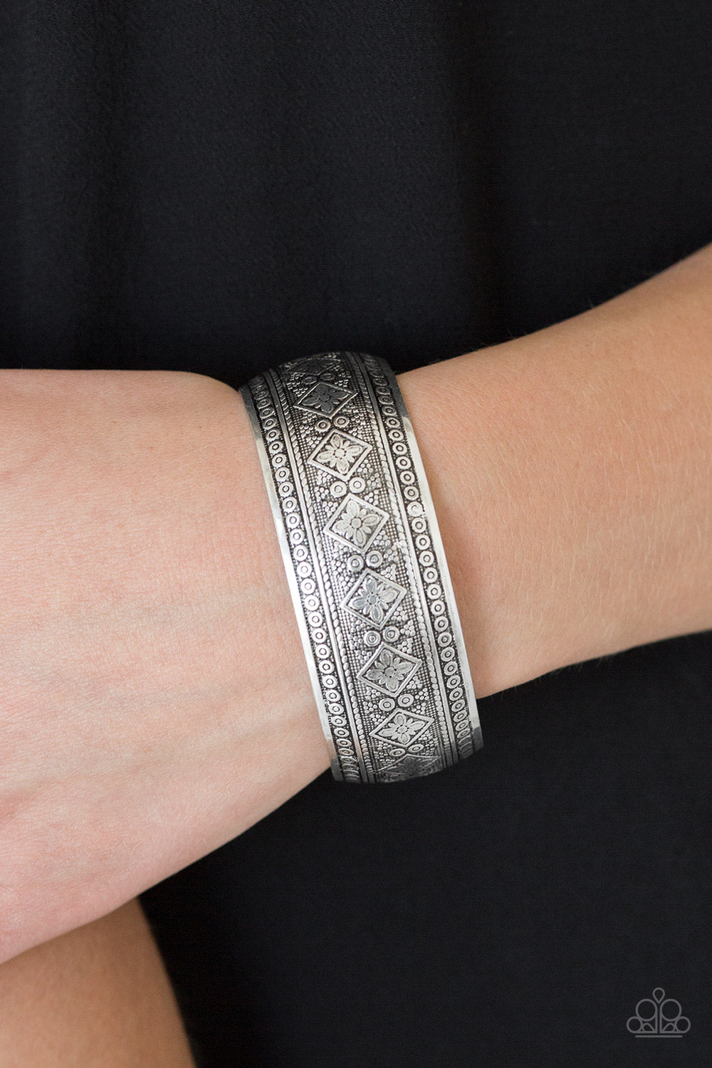 Gorgeously Gypsy - Silver - Paparazzi Bracelet