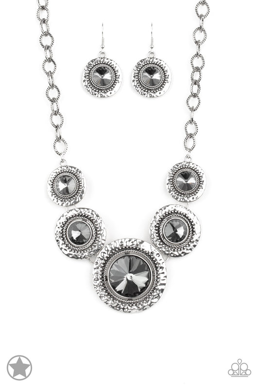 Global Glamour Silver - Paparazzi Necklace