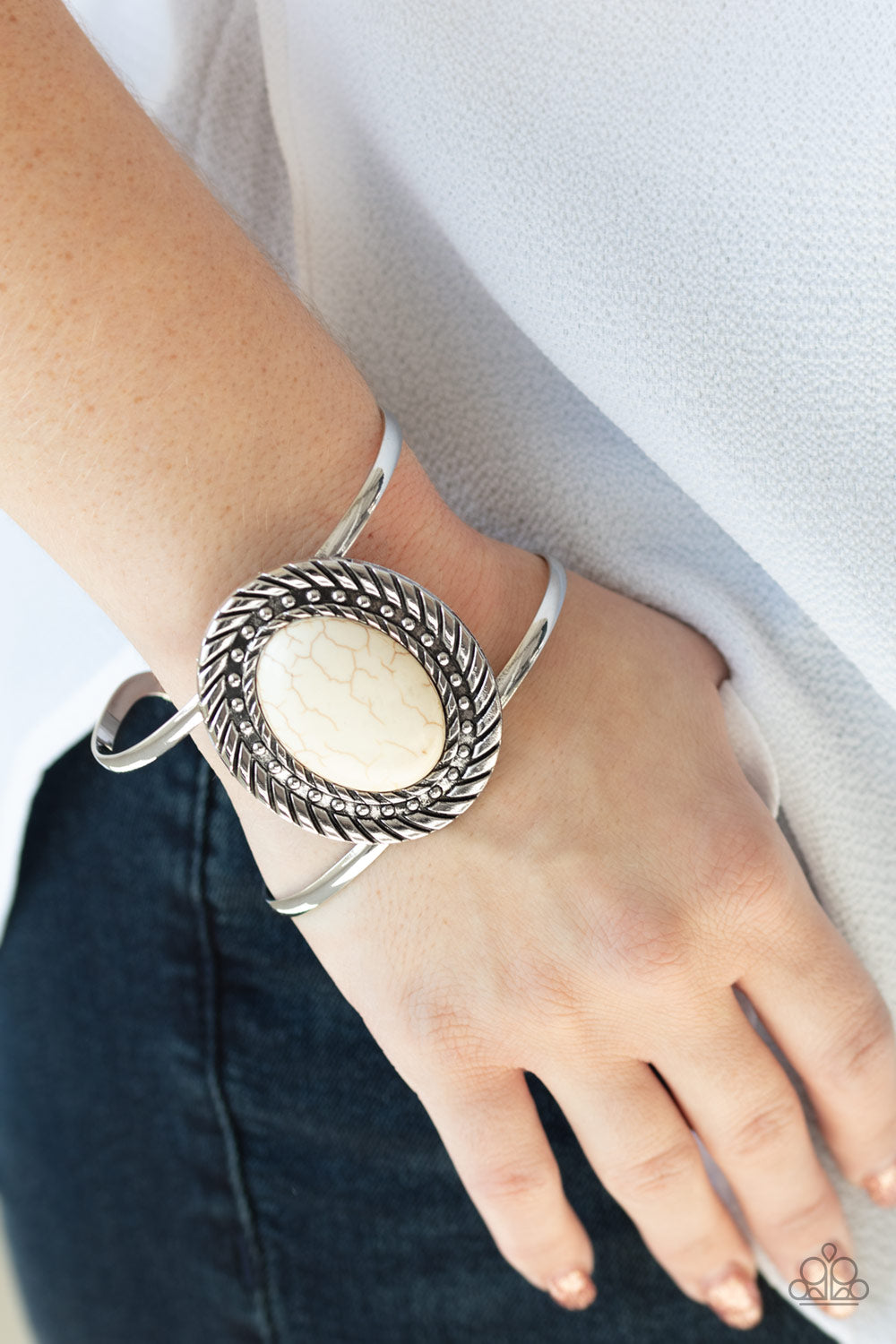 Desert Aura - White - Paparazzi Bracelet