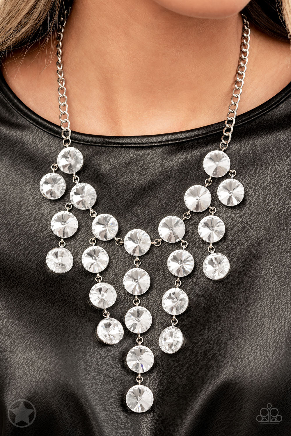 Spotlight Stunner -Paparazzi Necklace