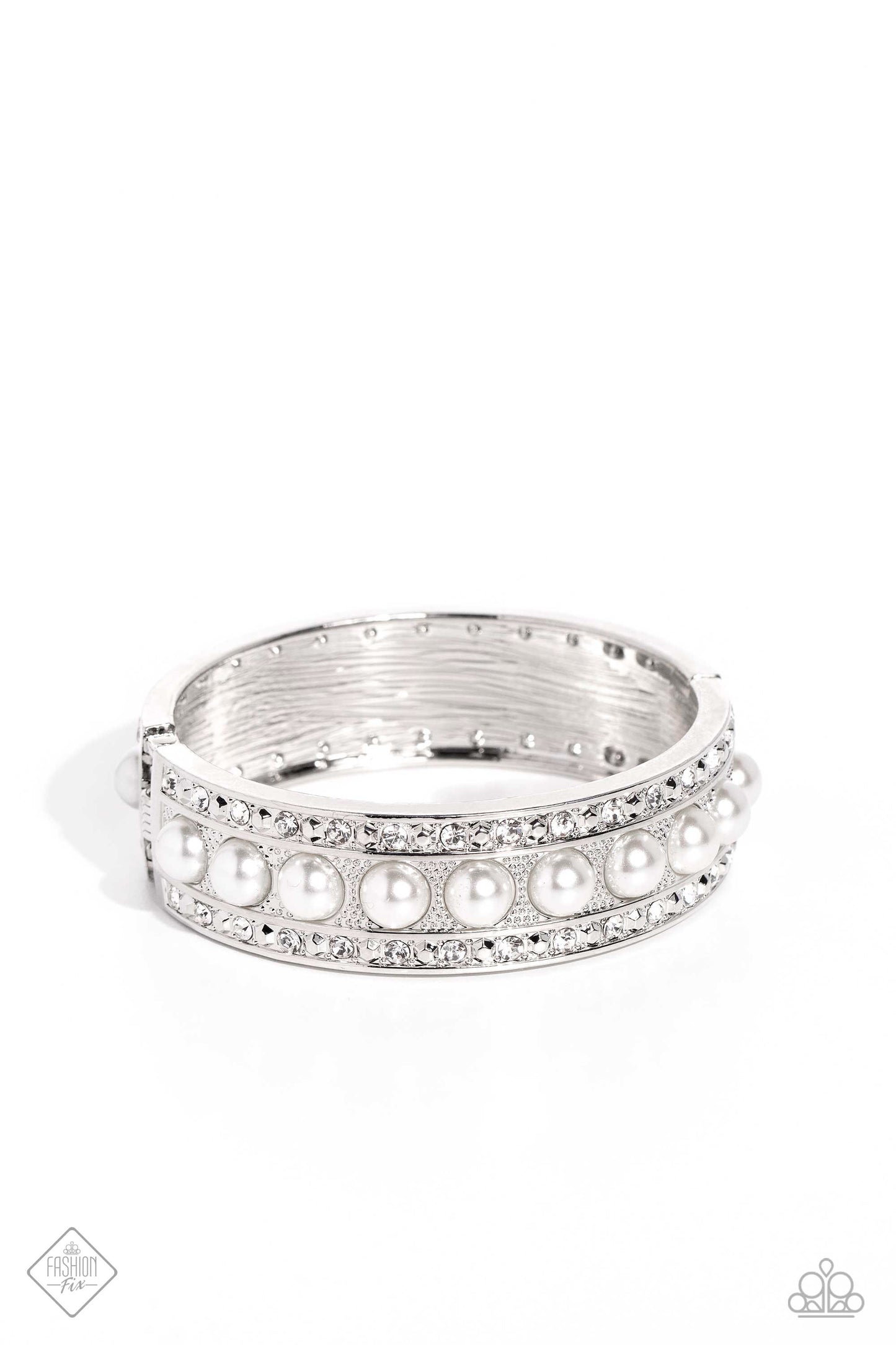 About a PEARL - White - Paparazzi Bracelet (2023 Fashion Fix Bracelet)